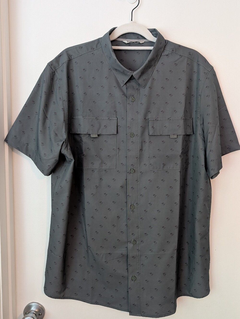 Men's Short-Sleeve Green Water Repellent Button-Up Shirt, UPF 50+
